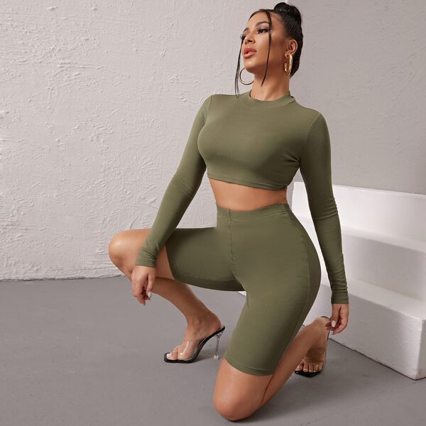 

Solid Crop Top & Biker Shorts Set, Army green