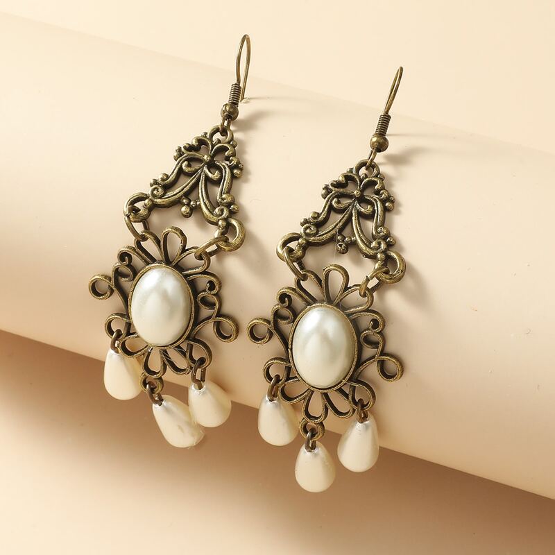 

Faux Pearl Decor Vintage Earrings, White