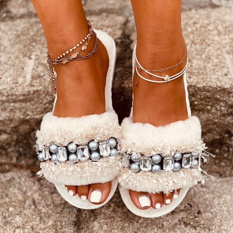 

Faux Pearl & Rhinestone Decor Fluffy Slippers, White