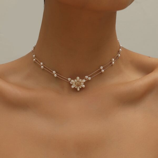 

Faux Pearl Flower Decor Necklace, White