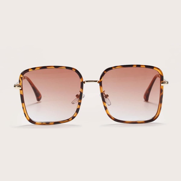 

Square Frame Tinted Lens Sunglasses