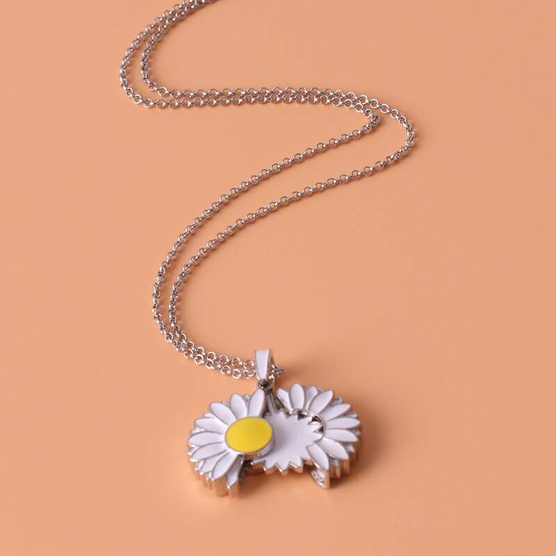 

Daisy Charm Necklace, Silver