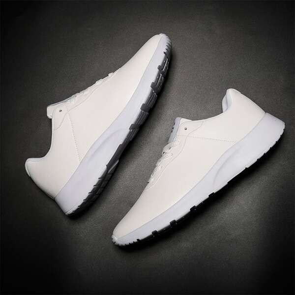 

Men Minimalist Lace-up Front Skate Shoes, White