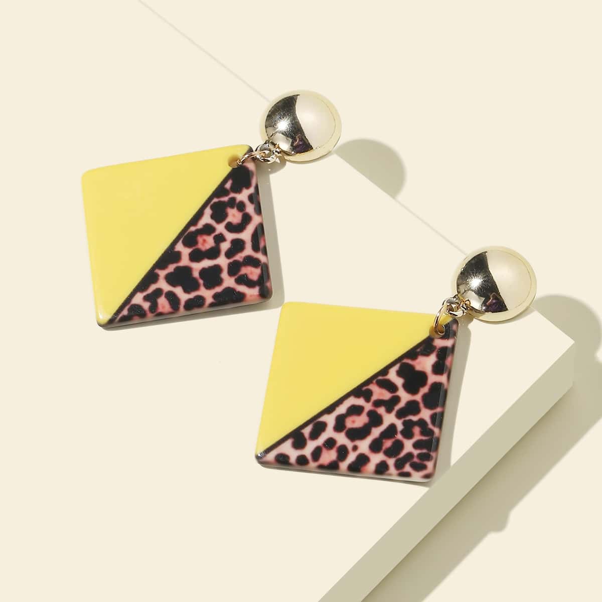 

Leopard Pattern Geometric Drop Earrings, Yellow