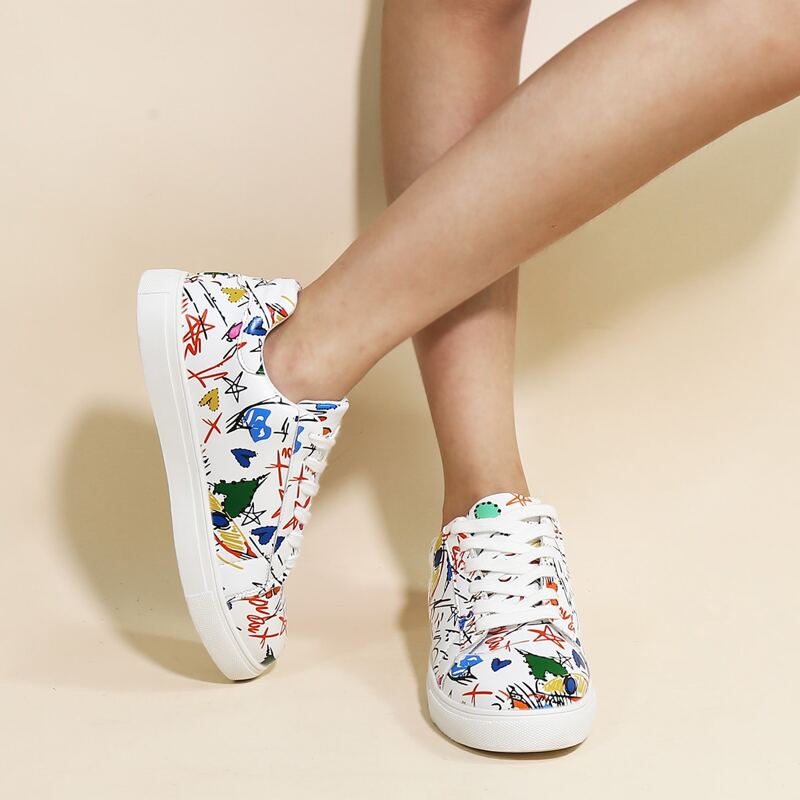 

Cartoon Graphic Lace-up Front Skate Shoes, Multicolor
