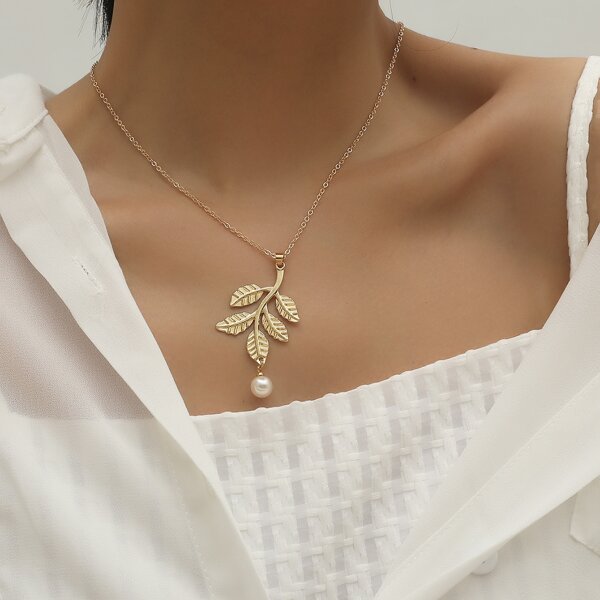 

Leaf Pendant Necklace, Gold