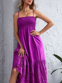 Vestido de tirantes bajo fruncido con bordado de ojal fruncido