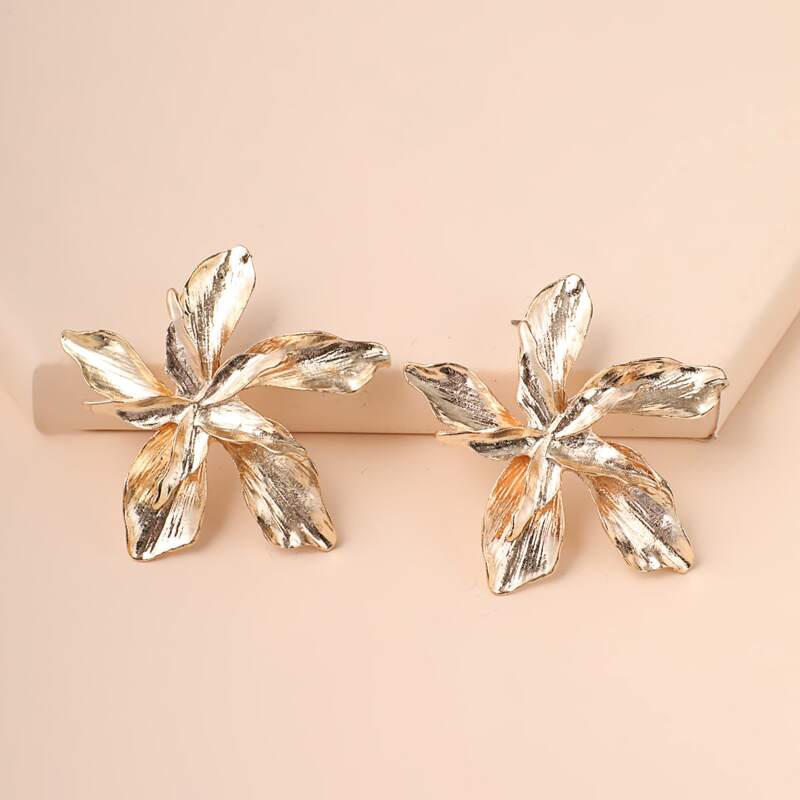 

Metal Leaf Design Stud Earrings, Gold