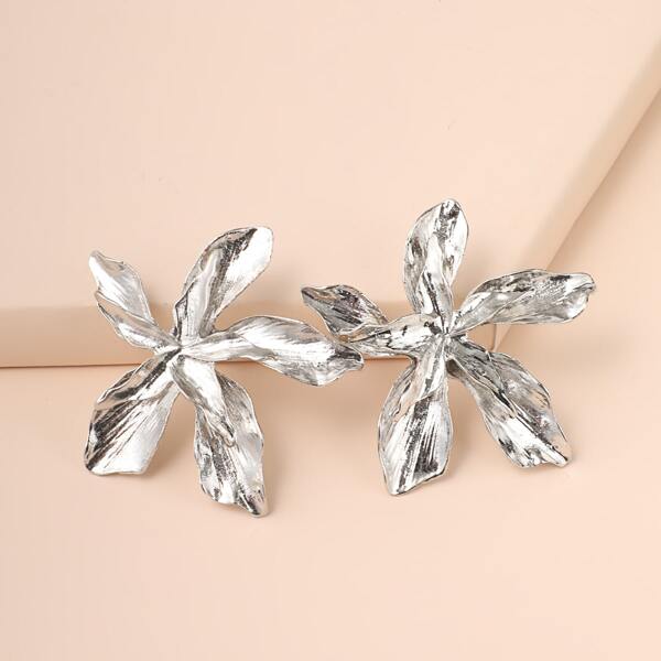 

Metal Leaf Design Stud Earrings, Silver