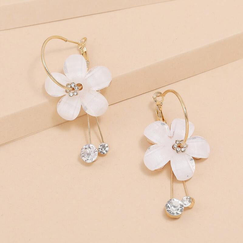 

Flower & Rhinestone Decor Hoop Earrings, White
