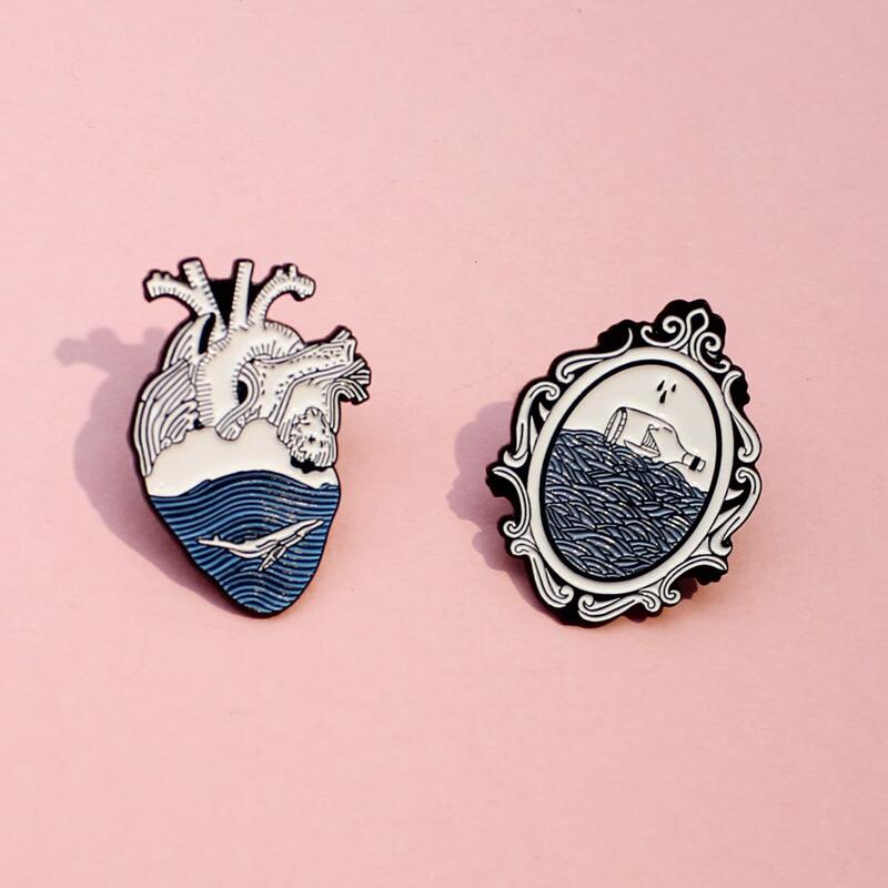 

2pcs Heart Organ Design Brooch, Multicolor