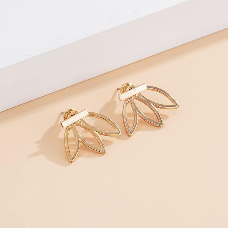 

Petal Decor Stud Earrings, Gold