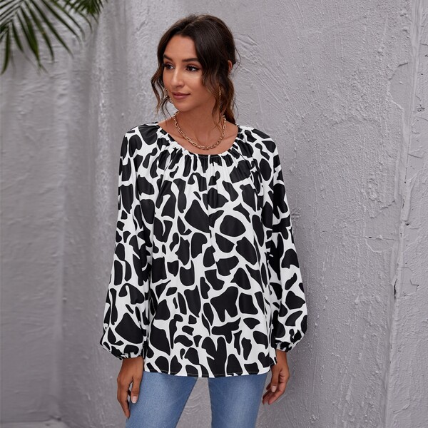 

Lantern Sleeve Geo Print Top, Black and white