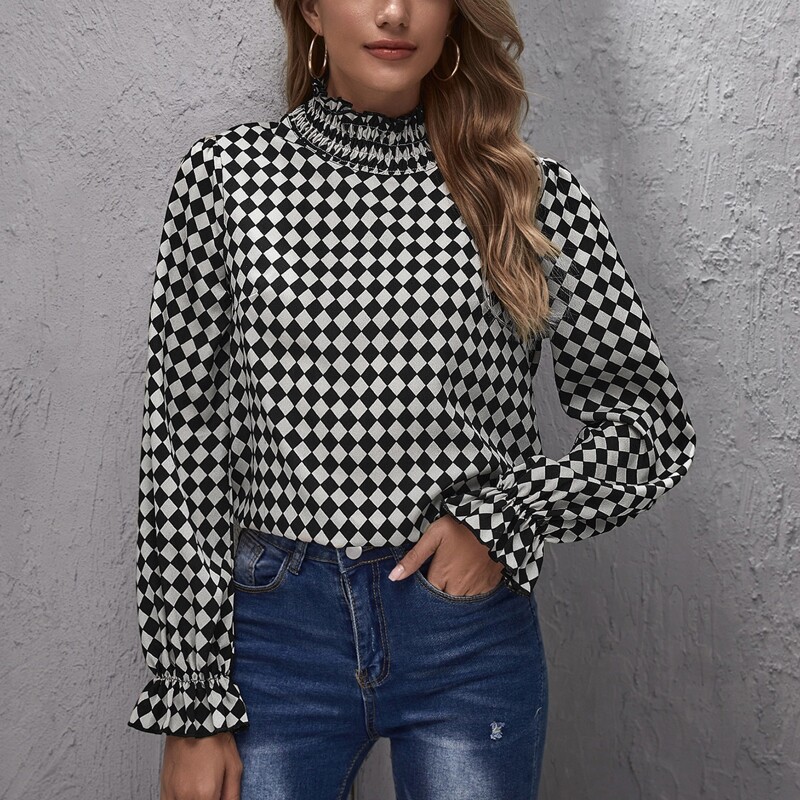 

Keyhole Back Checker Top, Black and white