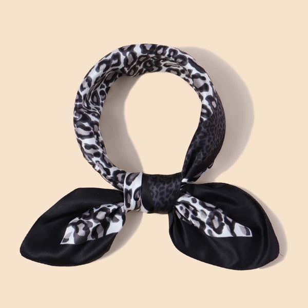 

Leopard Pattern Bandana, Black and white