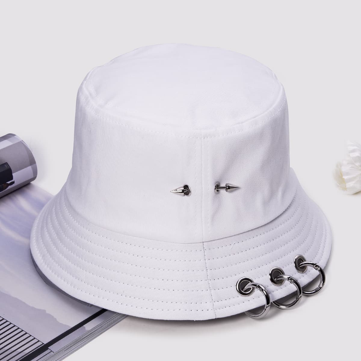 

Guys Metal Ring Decor Bucket Hat, White
