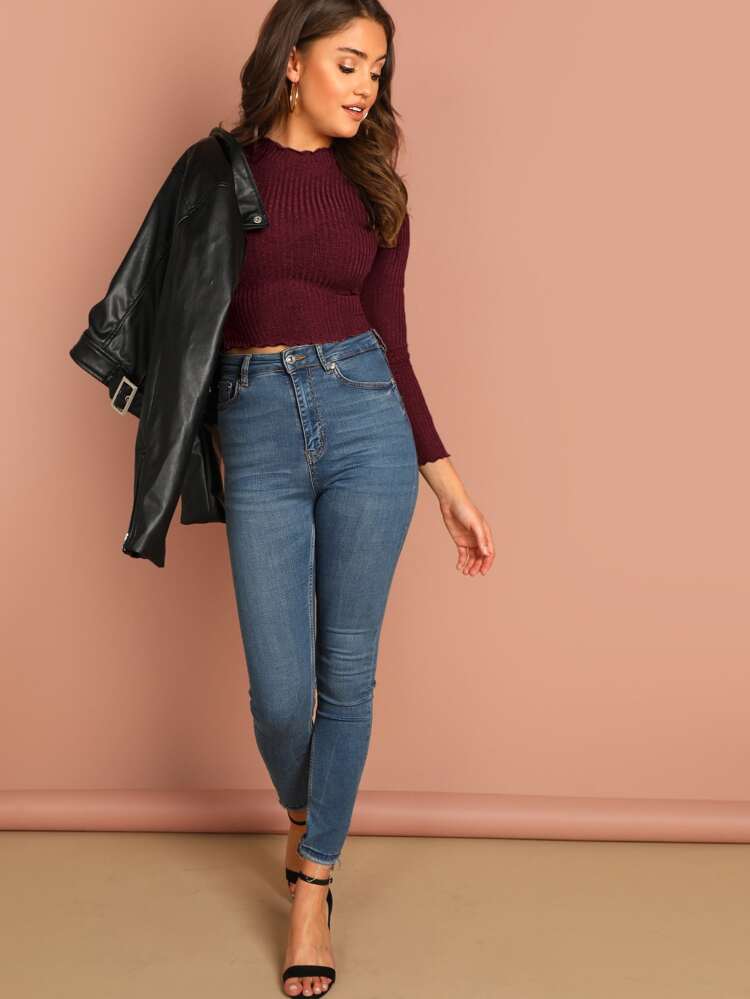 Einfarbiges Crop T-Shirt mit gekräuseltem Saum