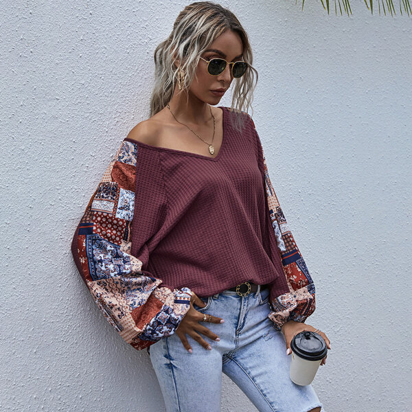

Patchwork V-neck Bishop Sleeve Waffle Tee, Maroon