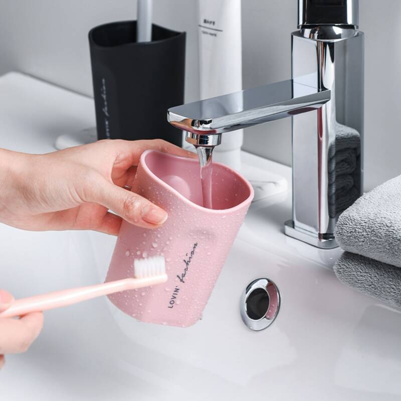 

1pc Letter Graphic Gargle Cup, Multicolor