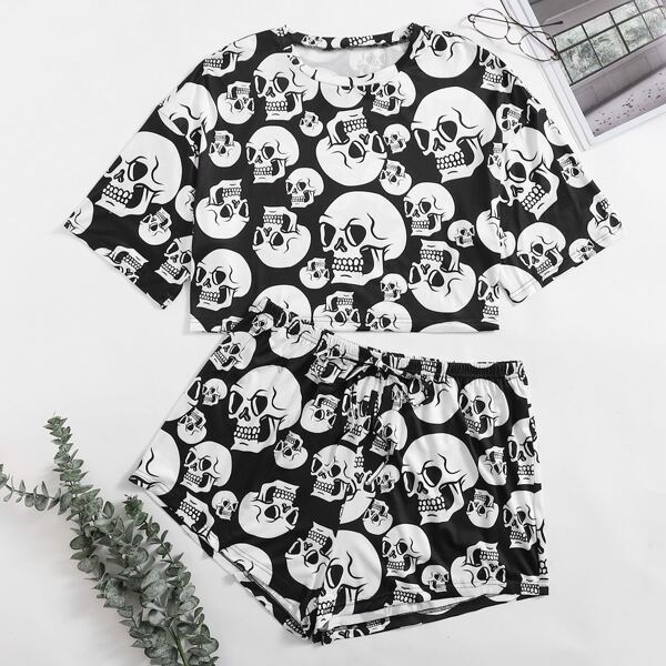 

Plus Skull Print Tee & Tie Front Shorts Pajama Set, Black and white