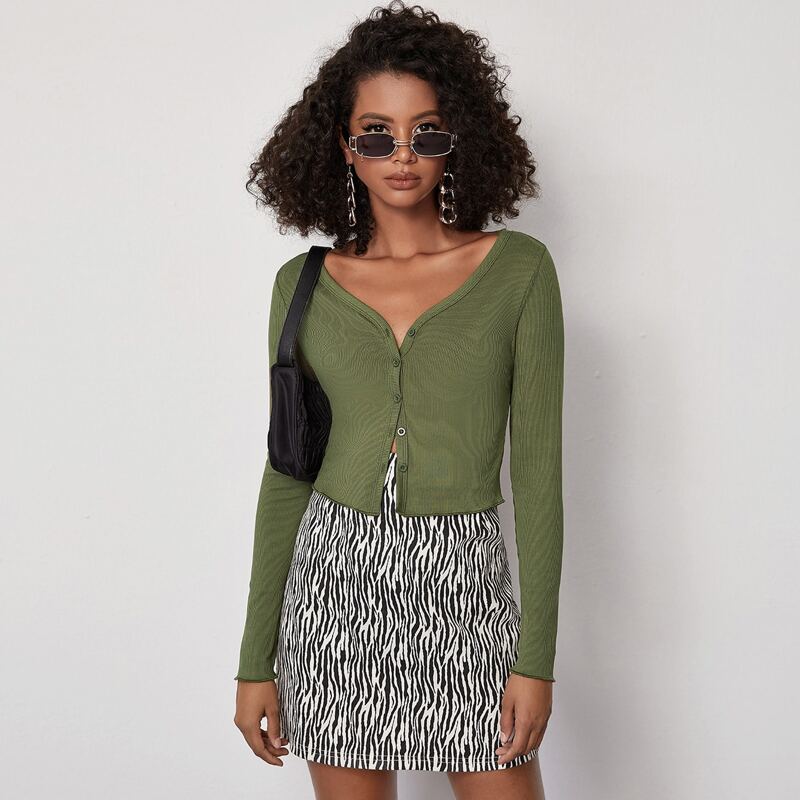 

Button Front Solid Slim Top, Army green