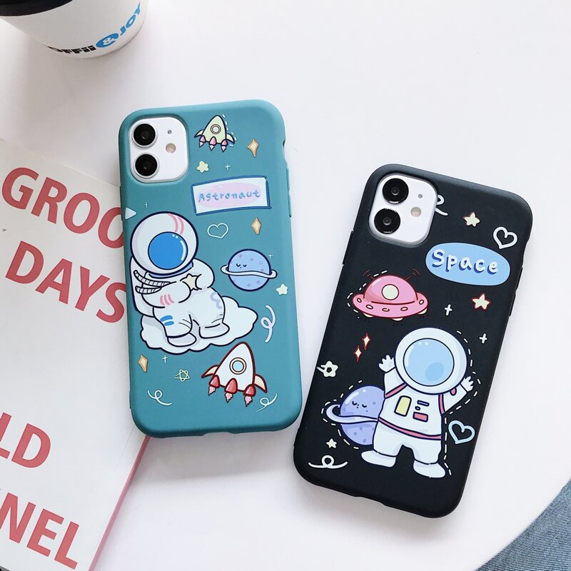 

2pcs Astronaut Print iPhone Case, Multicolor
