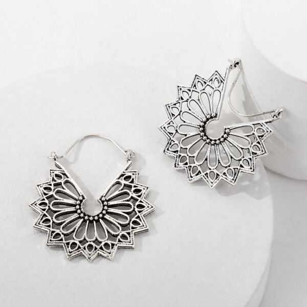 

Hollow Out Hoop Earrings, Silver