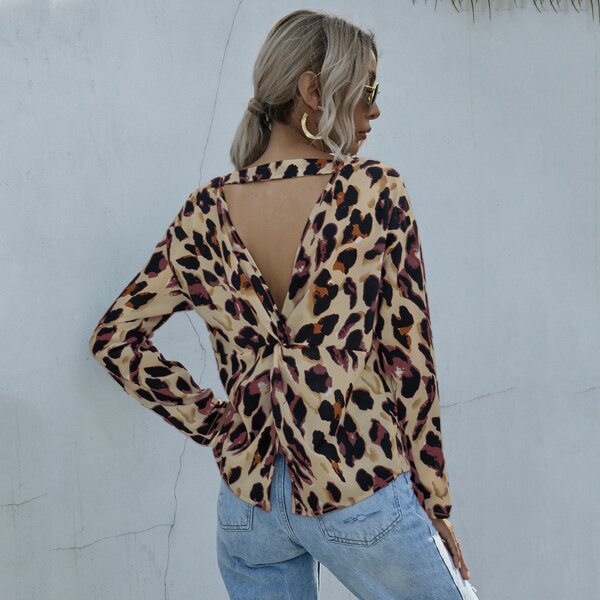 

All Over Print Twist V-back Blouse, Multicolor