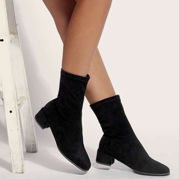 

Minimalist Chunky Heeled Boots, Black