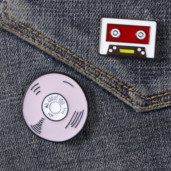 

2pcs Tape Design Brooch, Multicolor