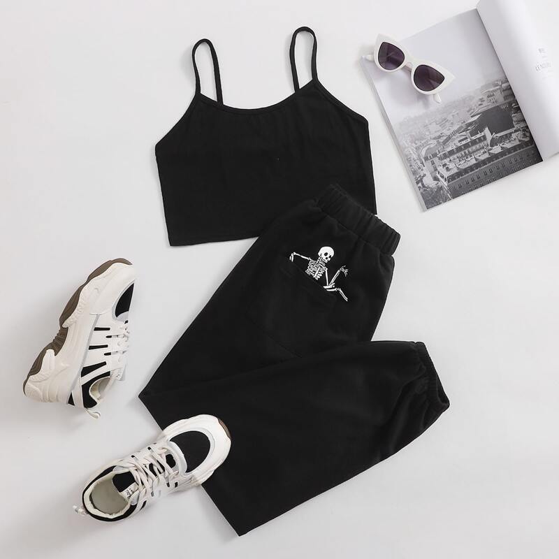 

Solid Crop Cami & Skull Graphic Sweatpants, Black