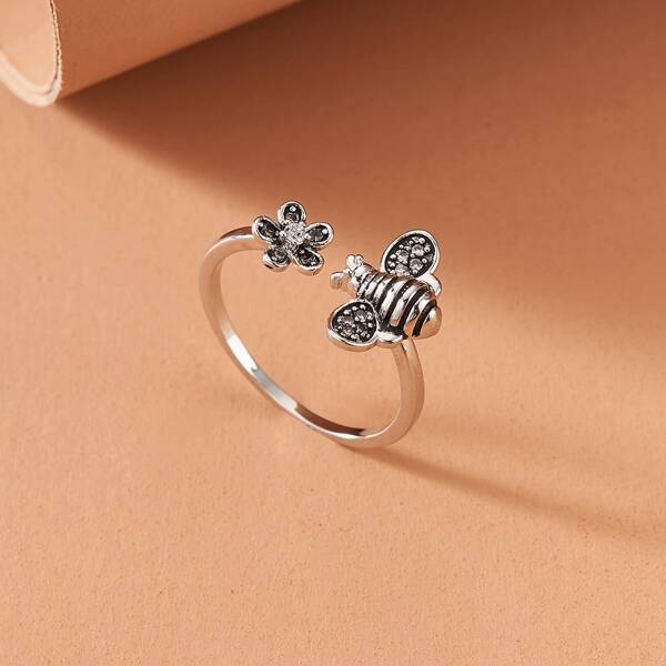 

Flower Decor Ring, Silver