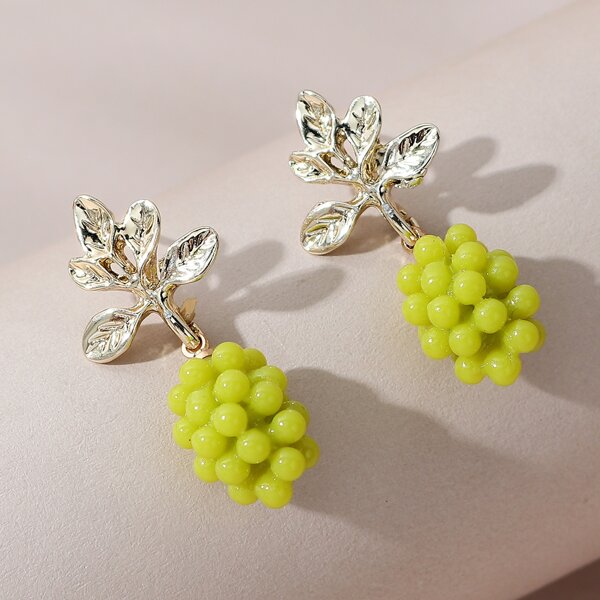 

Leaf Decor Grape Drop Earrings, Green