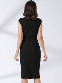 MIUSOL 小高領鏤空下擺開叉修身商業緊身連衣裙 - 黑色 - 查看 2