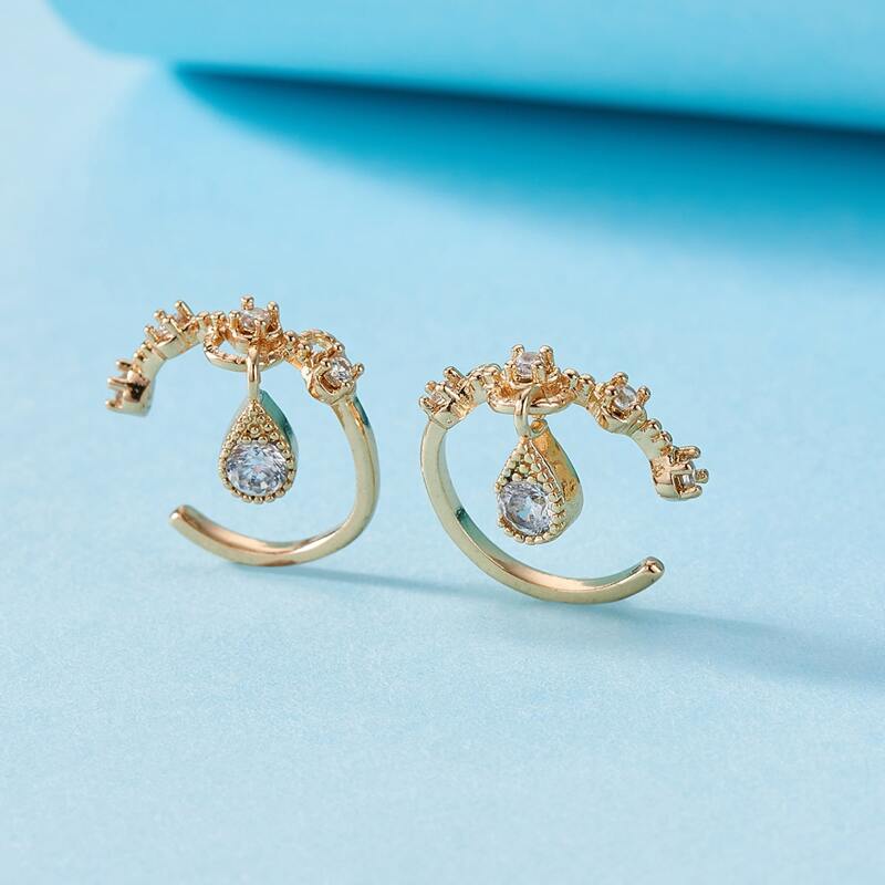 

2pcs Rhinestone Ear Cuff, Gold