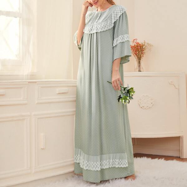 

Contrast Lace Scallop Trimed Neck Night Dress, Mint green
