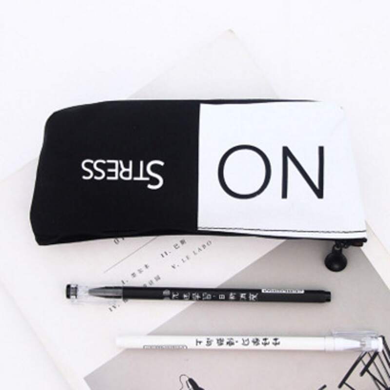 

1pc Random Colorblock Letter Pencil Case, Multicolor