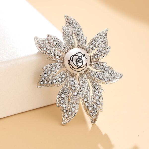 

Rhinestone Flower Design Brooch, Silver