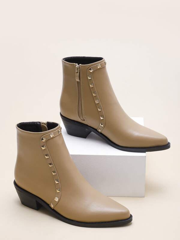 bottines pointues cloutées
