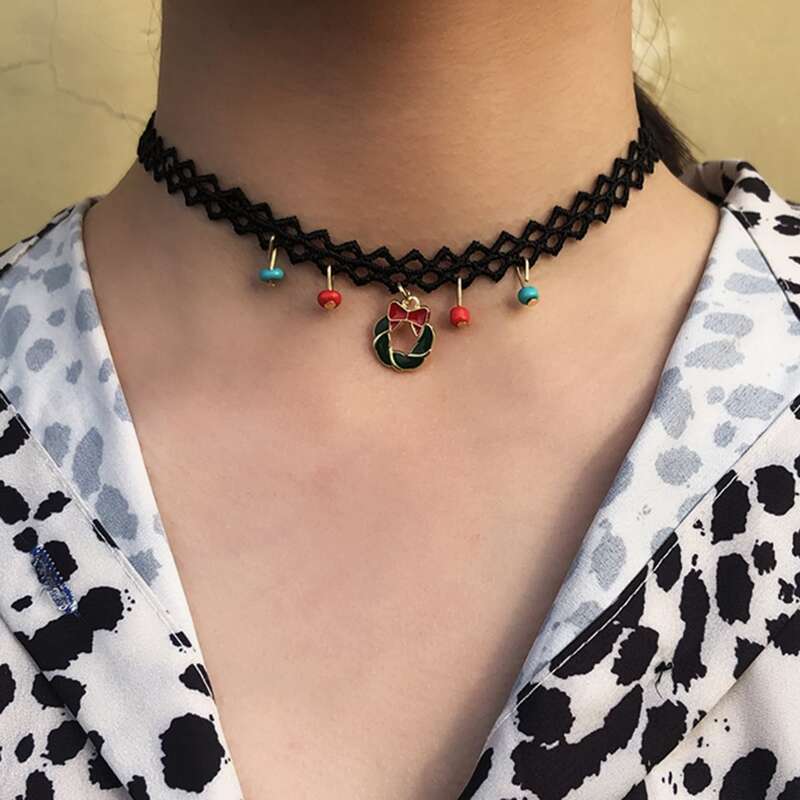 

Christmas Wreath Pendant Choker, Black