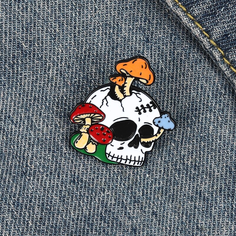 

Halloween Skull Design Brooch, Multicolor