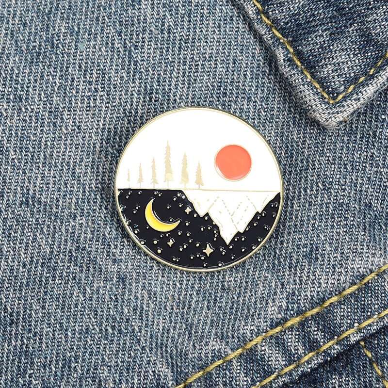 

Moon & Sun Pattern Round Brooch, Multicolor