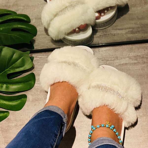 

Rhinestone Decor Fluffy Flatform Slides, White