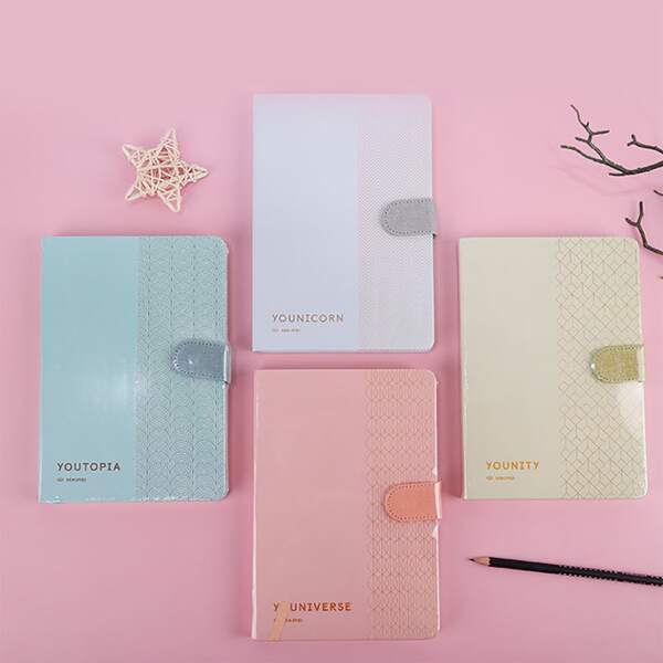 

1pc Random Color Magnetic Button Notebook, Multicolor