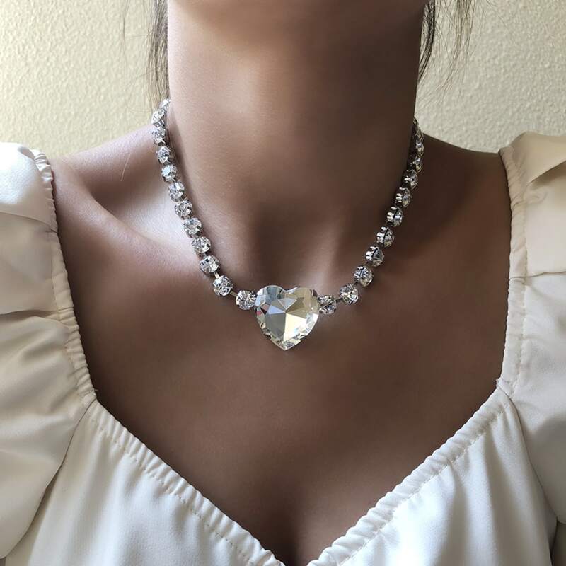 

Rhinestone Heart Decor Necklace, Silver