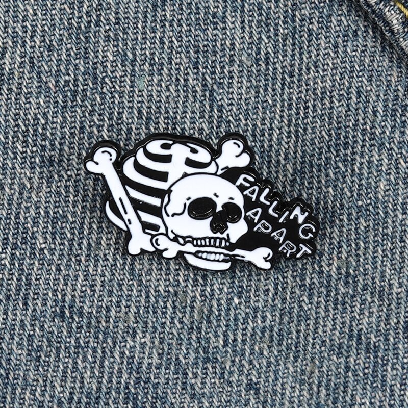 

Skull Design Brooch, White