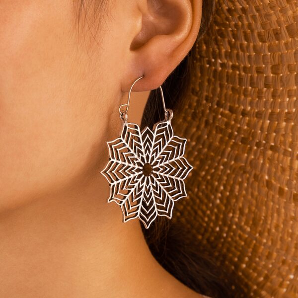 

Hollow Out Hoop Earrings, Silver