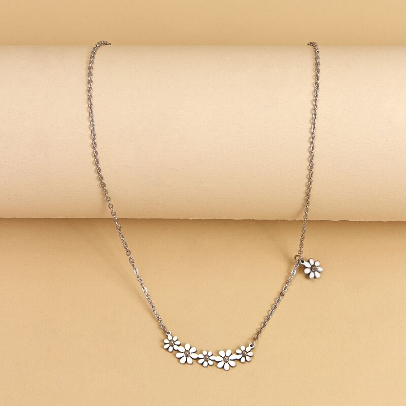 

Flower Decor Necklace, Silver
