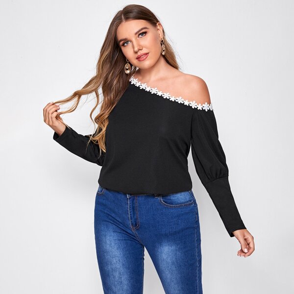 

Plus Oblique Shoulder Lace Floral Trim Tee, Black