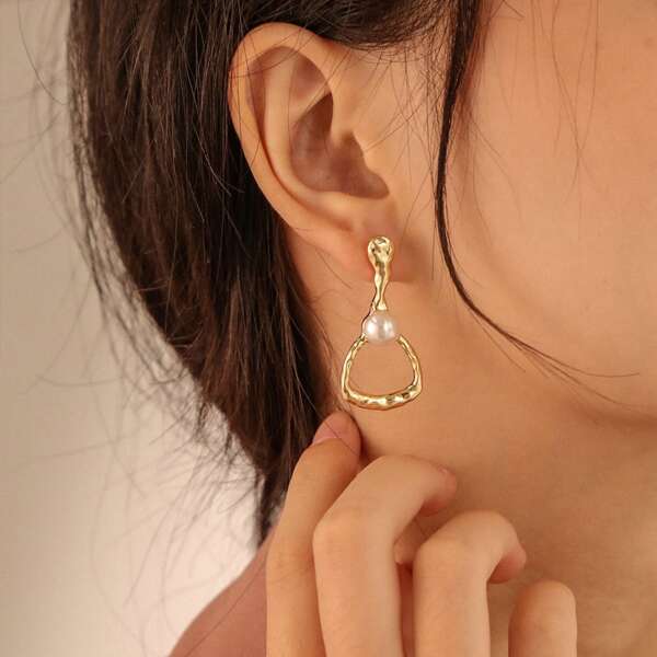 

Faux Pearl Decor Textured Geo Design Stud Earrings, Gold